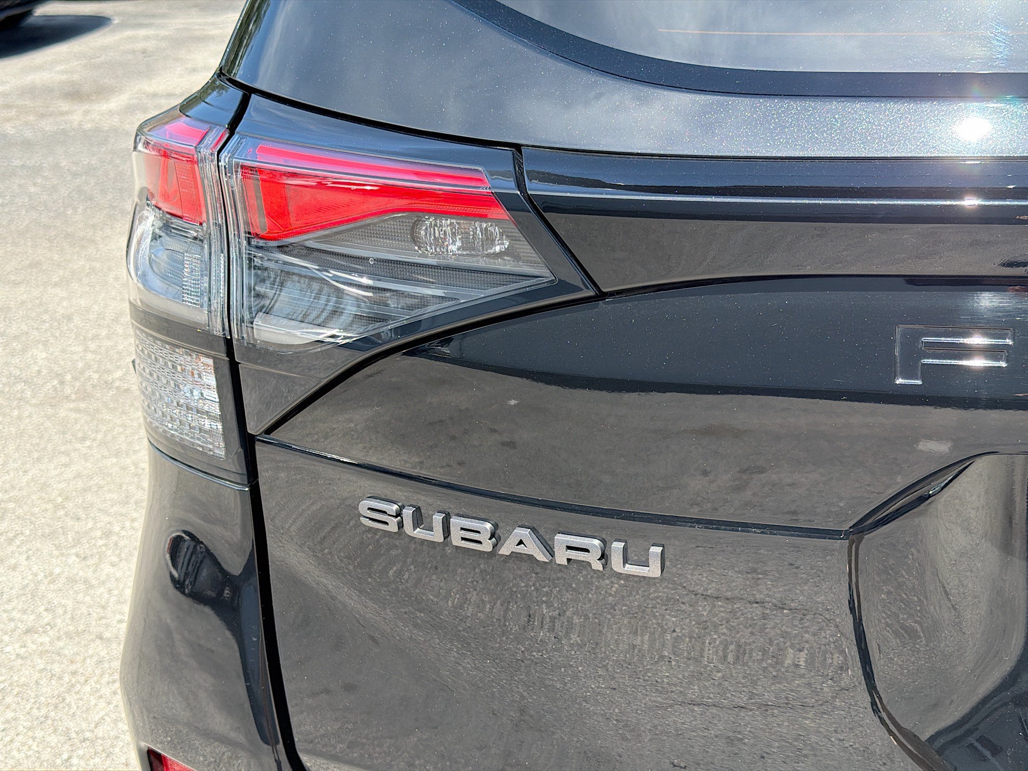 Certified Used 2025 Crystal Black Silica Subaru Limited image 10