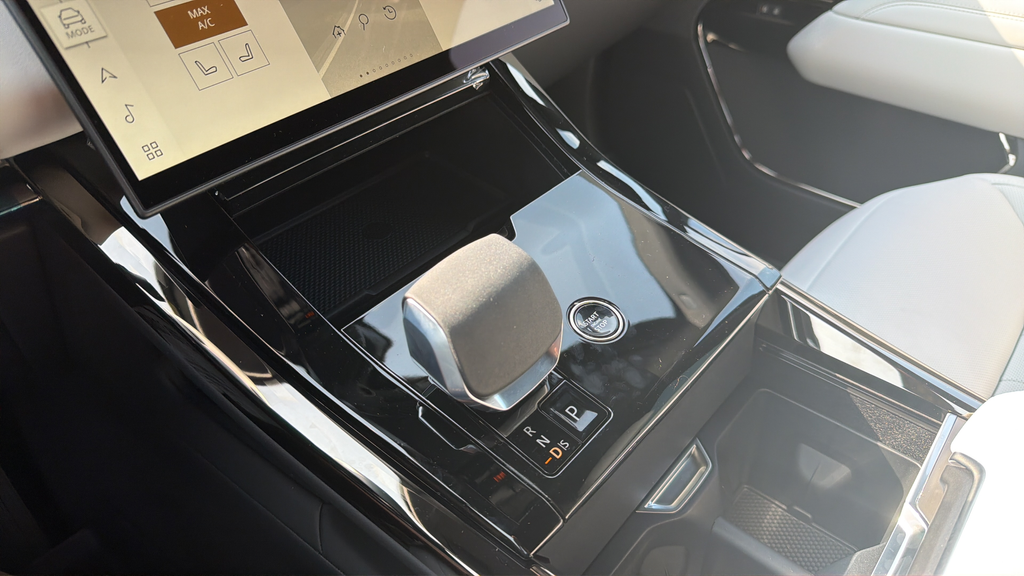 New 2026 Santorini Black Land Rover SE image 23
