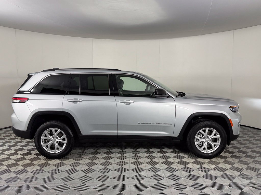 Used 2023 Silver Jeep Limited image 5