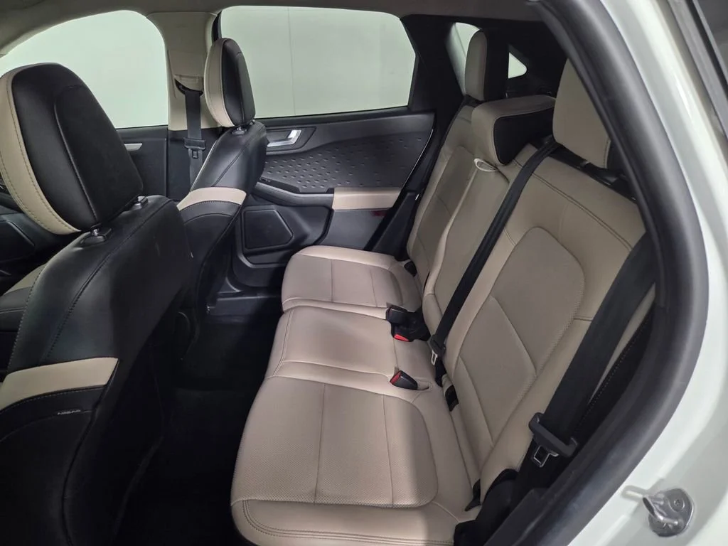 Used 2020 White Metallic Ford SEL image 23