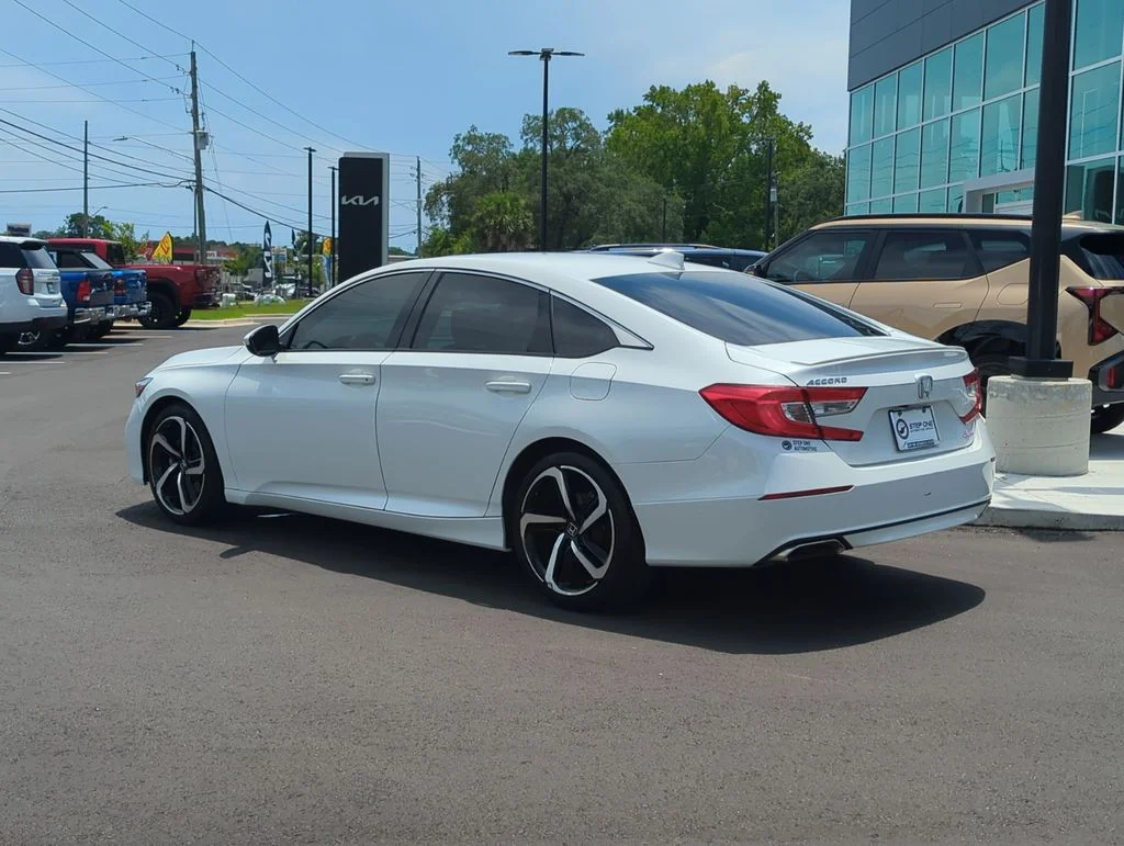 Used 2018  Honda Sport image 5