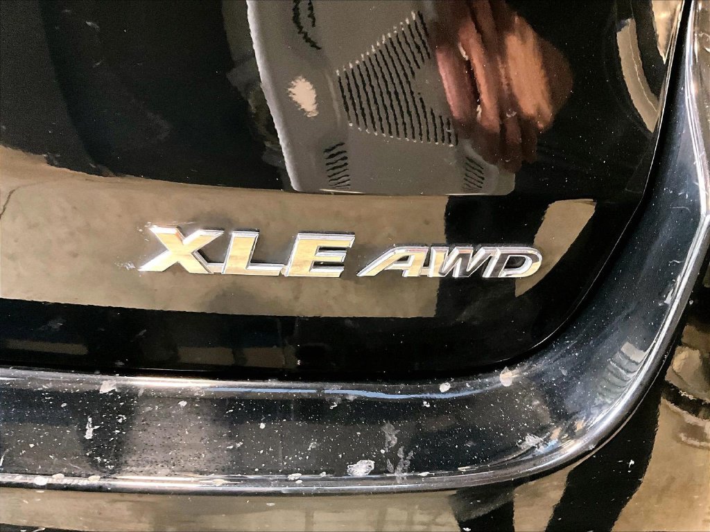 Used 2017 Black Toyota XLE image 30