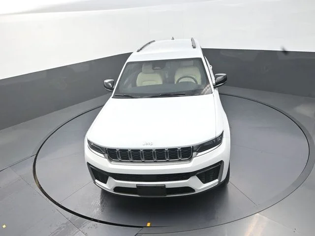 New 2026 Bright White Clear-Coat Exterior Paint Jeep Limited image 12