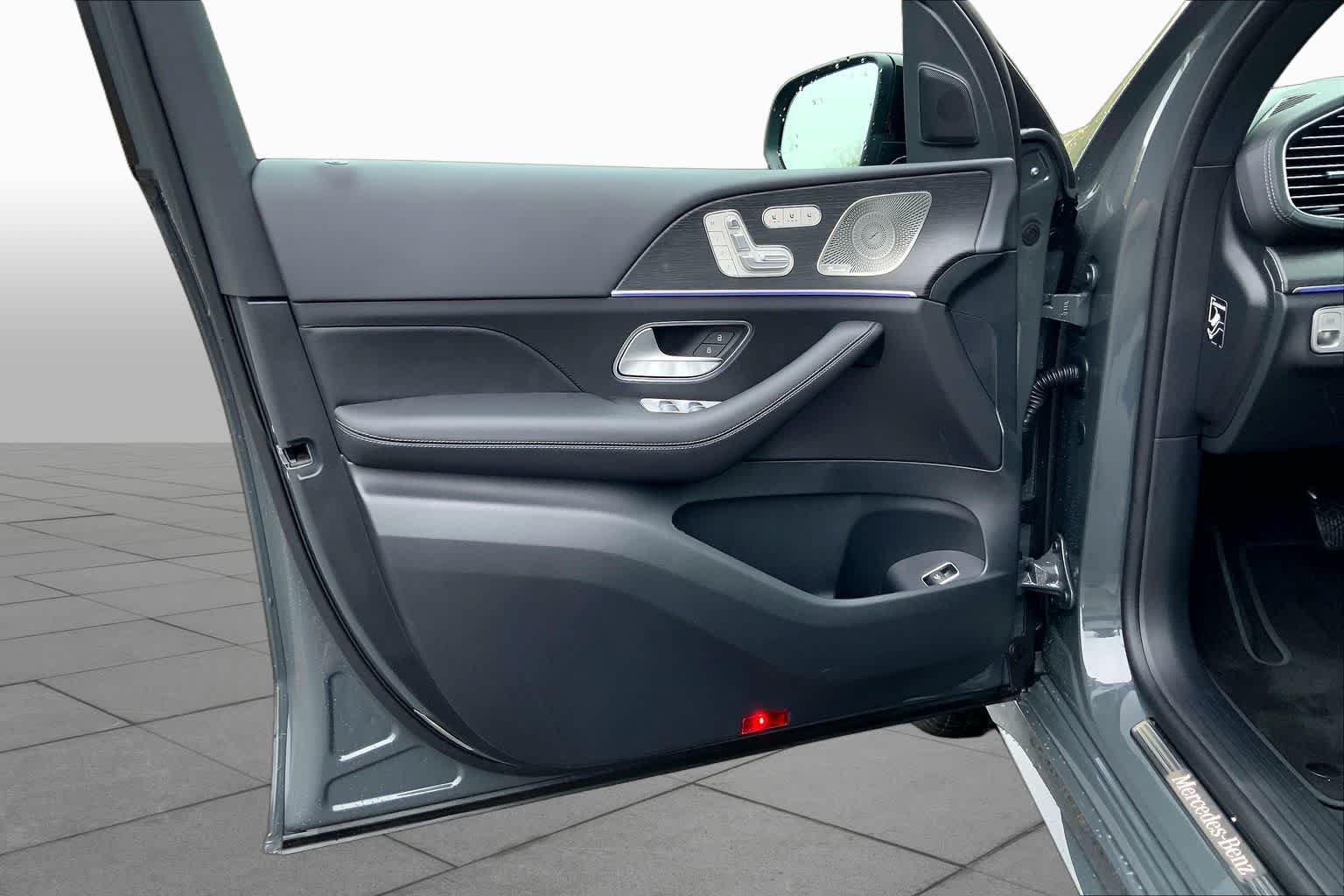 New 2026 MANUFAKTUR Silicon Grey Mercedes-Benz GLE 450 image 10