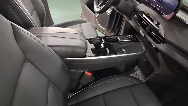Used 2026 Ebony Twilight Metallic Buick Preferred image 21