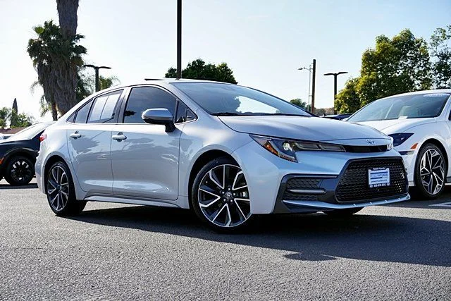 Used 2022 Silver Toyota SE image 1