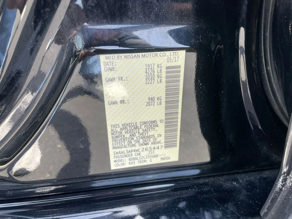 Used 2017 Super Black Clearcoat Nissan 2.5 SV image 38