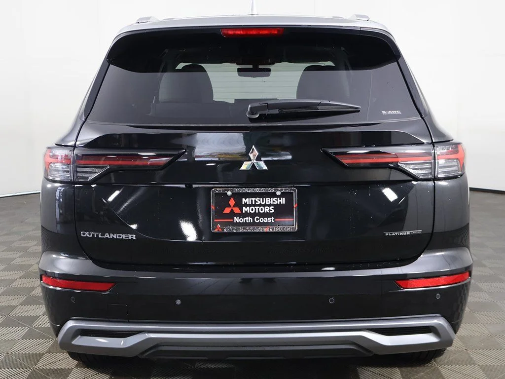 2025 Mitsubishi Outlander SEL Platinum Edition - Photo 18