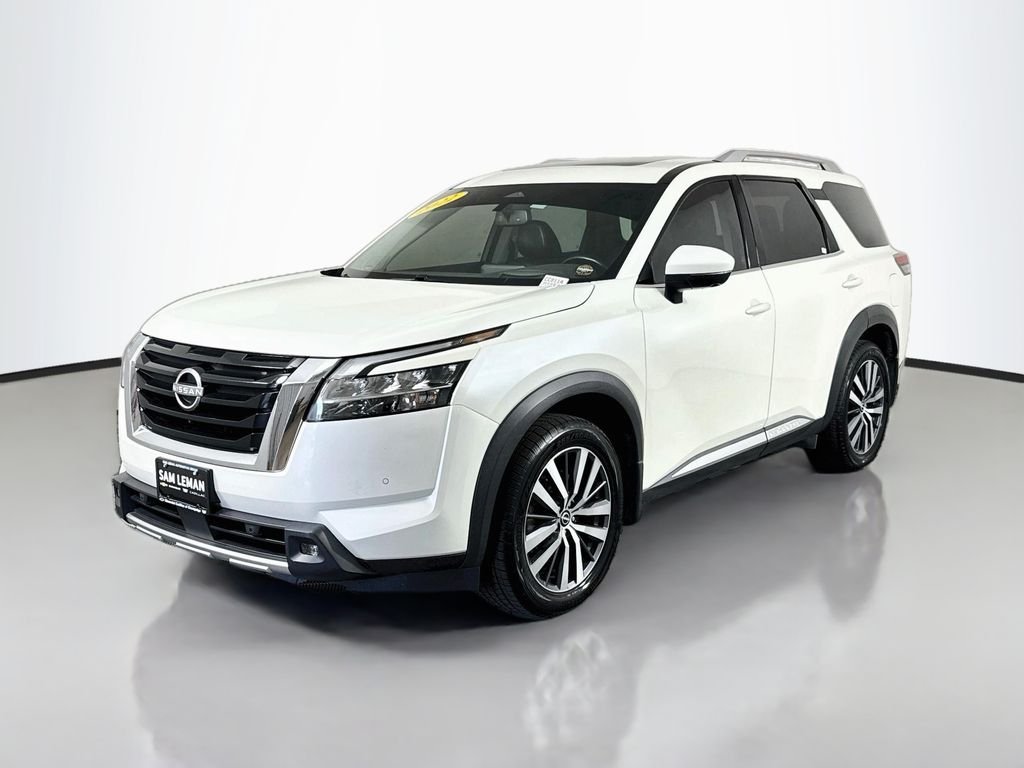 Used 2022 White Nissan Platinum image 3