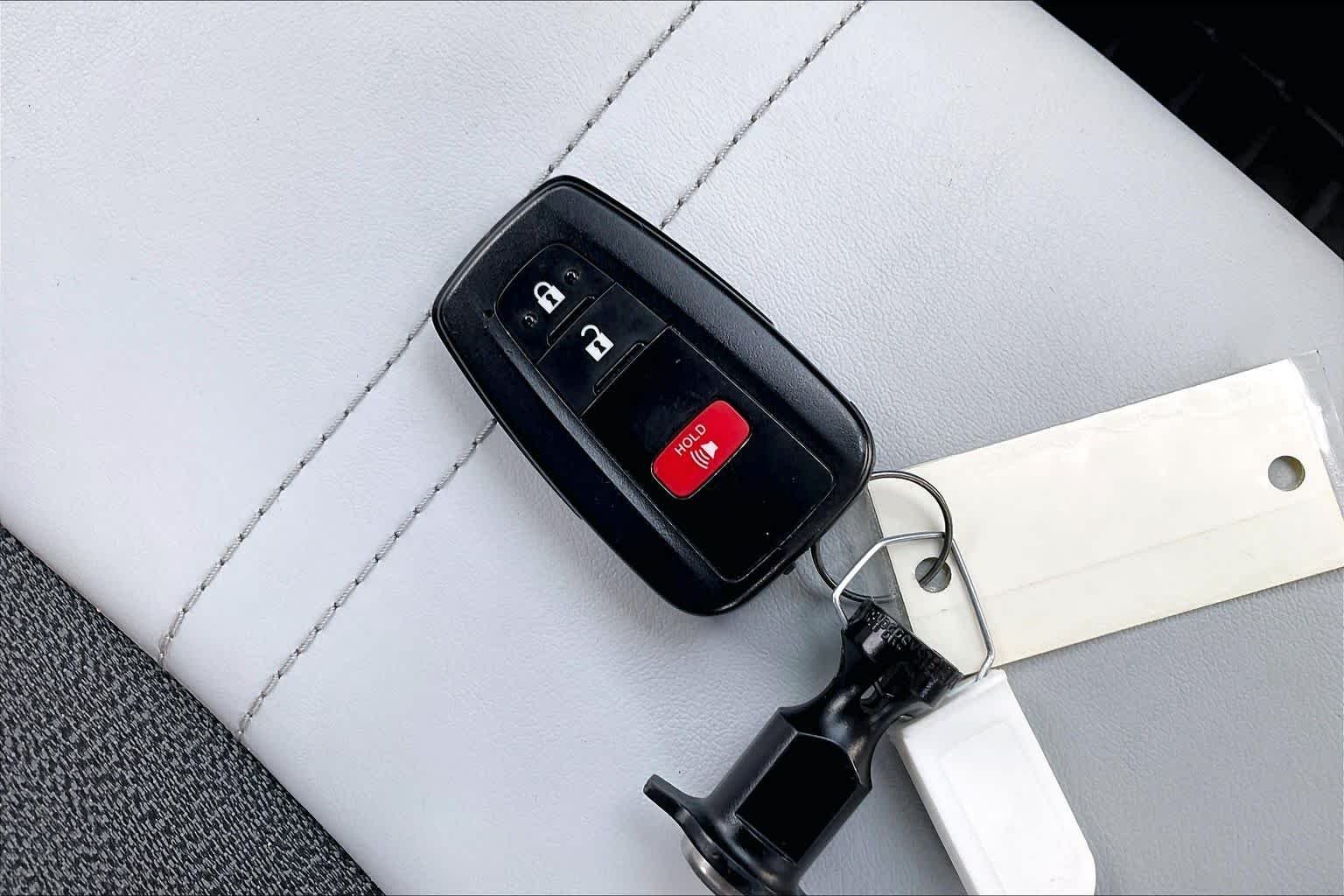 Used 2019 Classic Silver Metallic Toyota XSE image 13