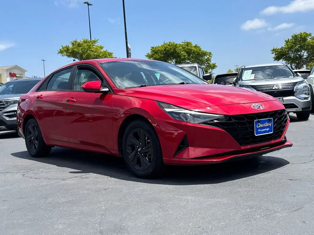 Used 2023 Red Hyundai SEL image 4
