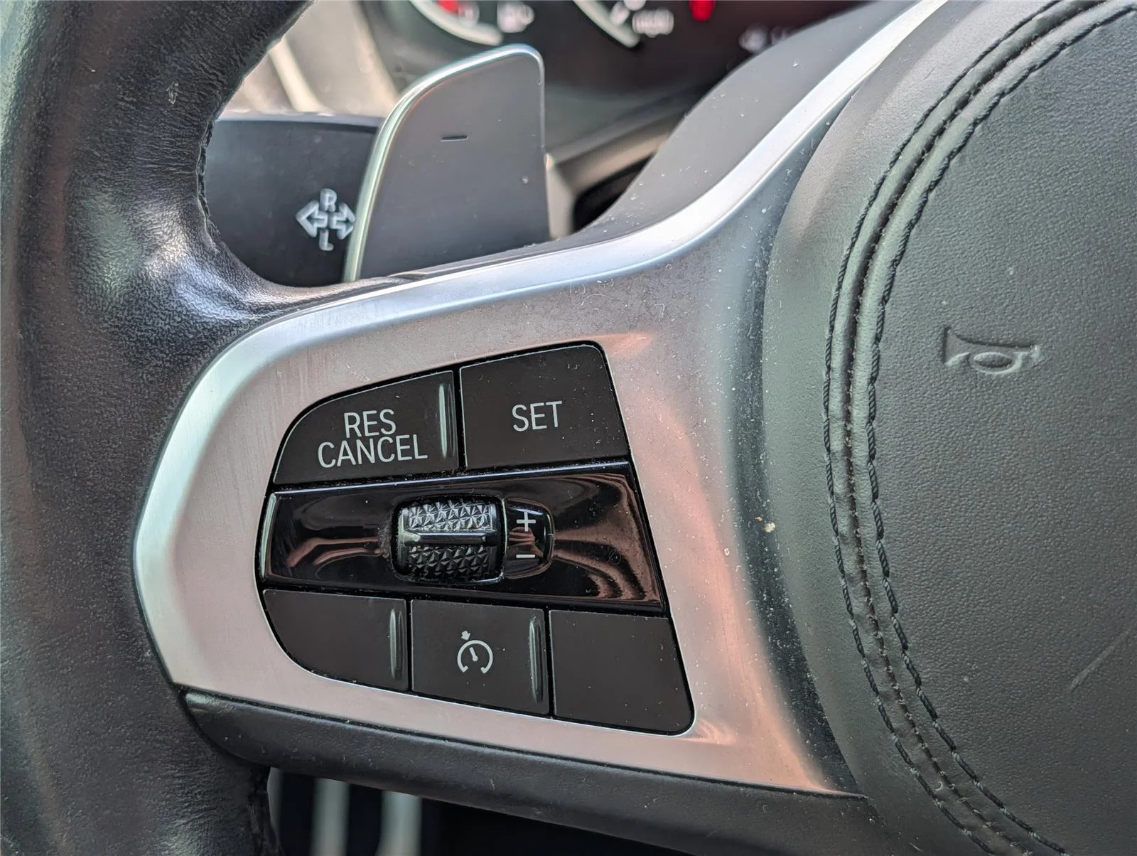 Used 2020 Black Sapphire Metallic BMW sDrive30i image 23