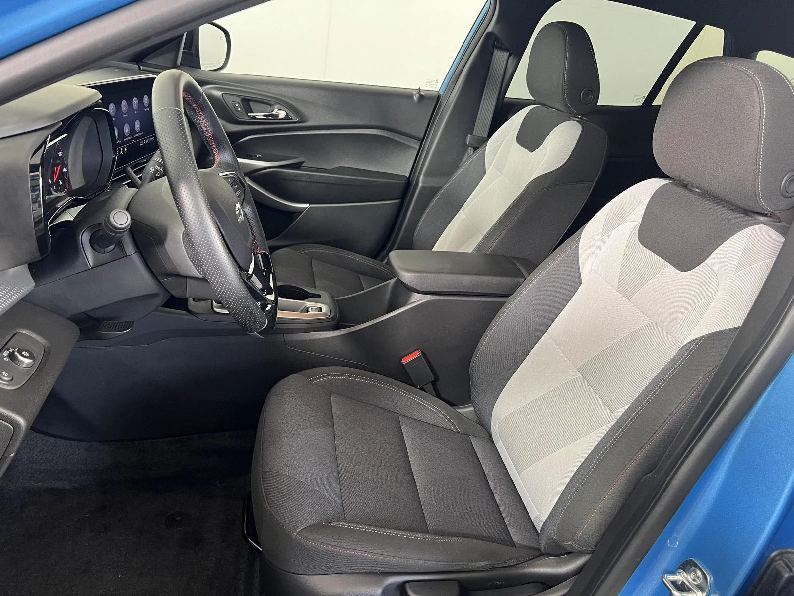 Used 2025 Marina Blue Metallic Chevrolet 1RS image 4