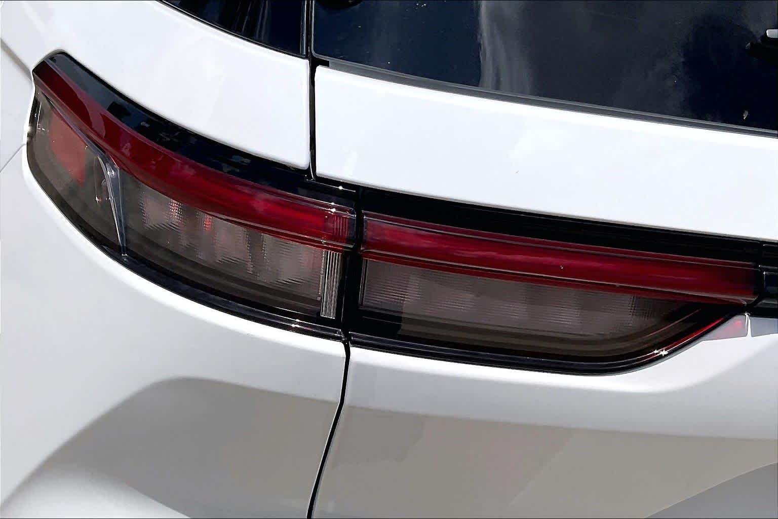 New 2026 Bright White Clear-Coat Exterior Paint Jeep Laredo image 14