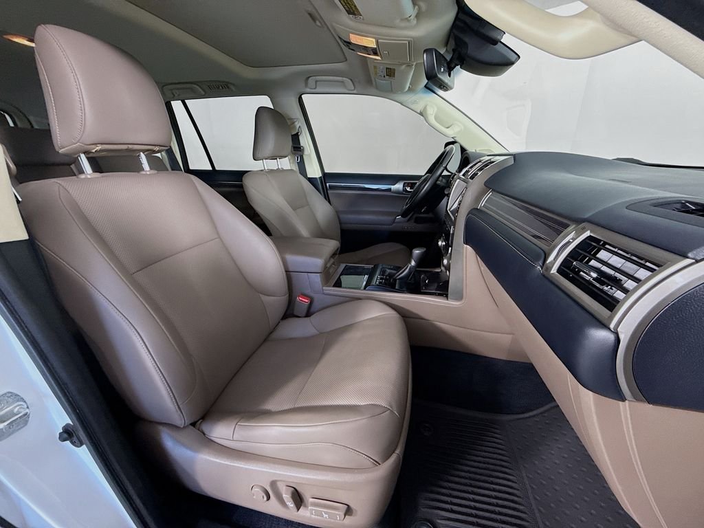 Used 2020 White Lexus 460 image 30