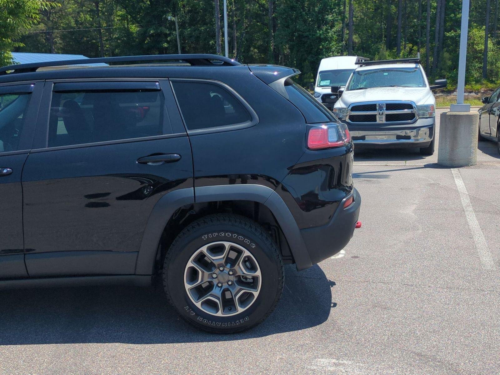 Used 2022 Diamond Black Crystal Pearlcoat Jeep Trailhawk image 11