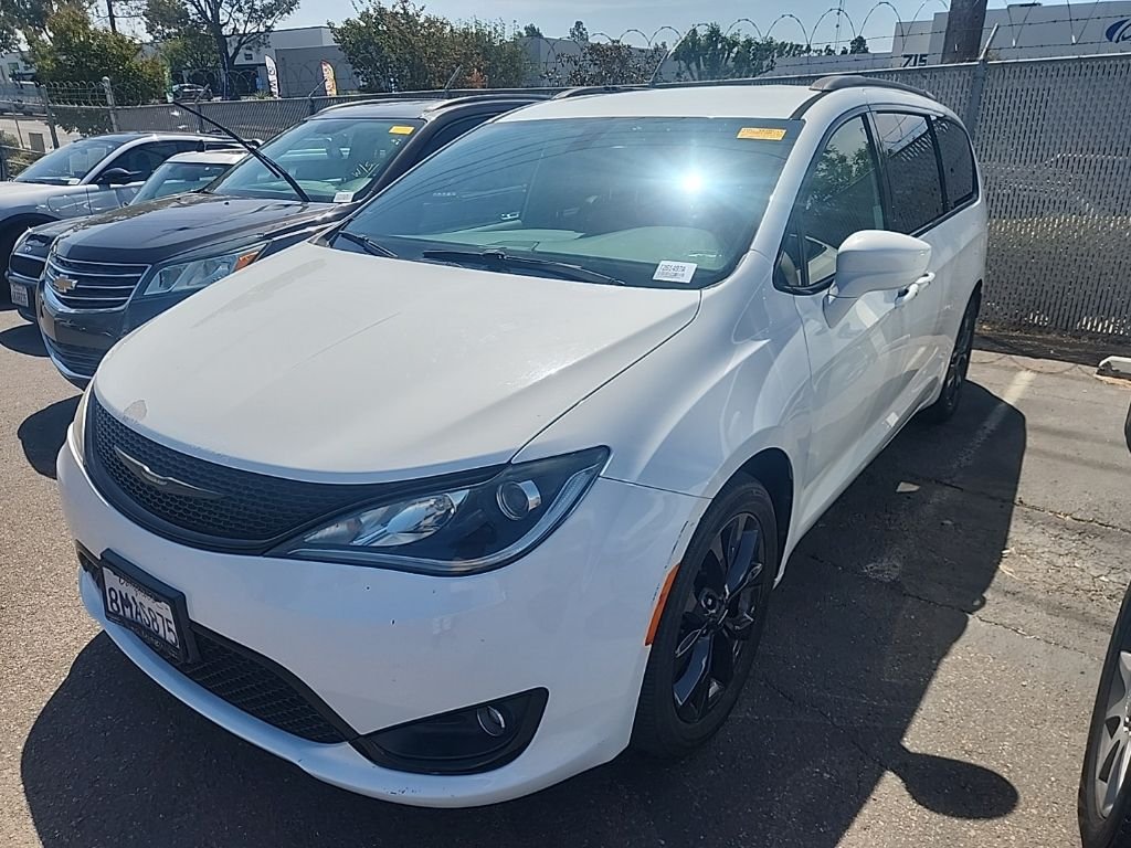 Used 2019 White Chrysler Touring L image 4