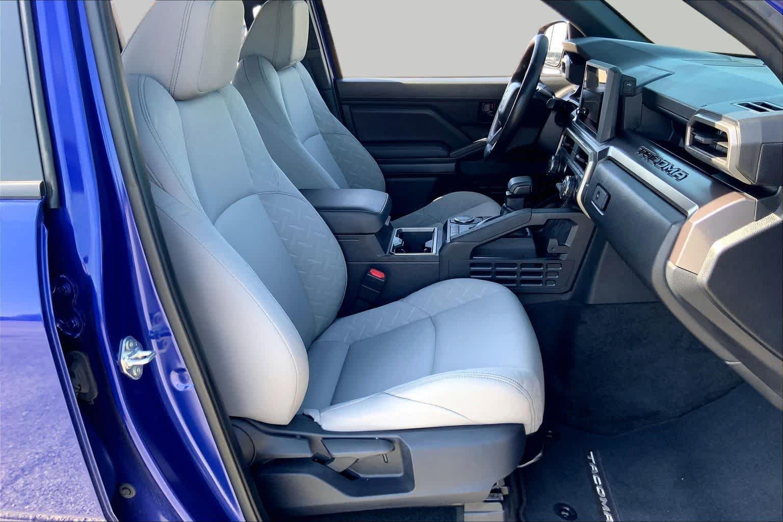 Certified Used 2025 Blue Crush Metallic Toyota SR5 image 9