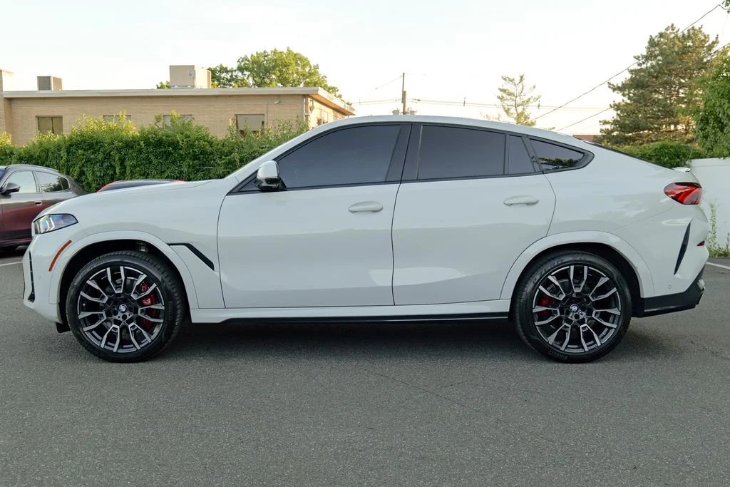 Used 2024 Alpine White BMW xDrive40i image 4