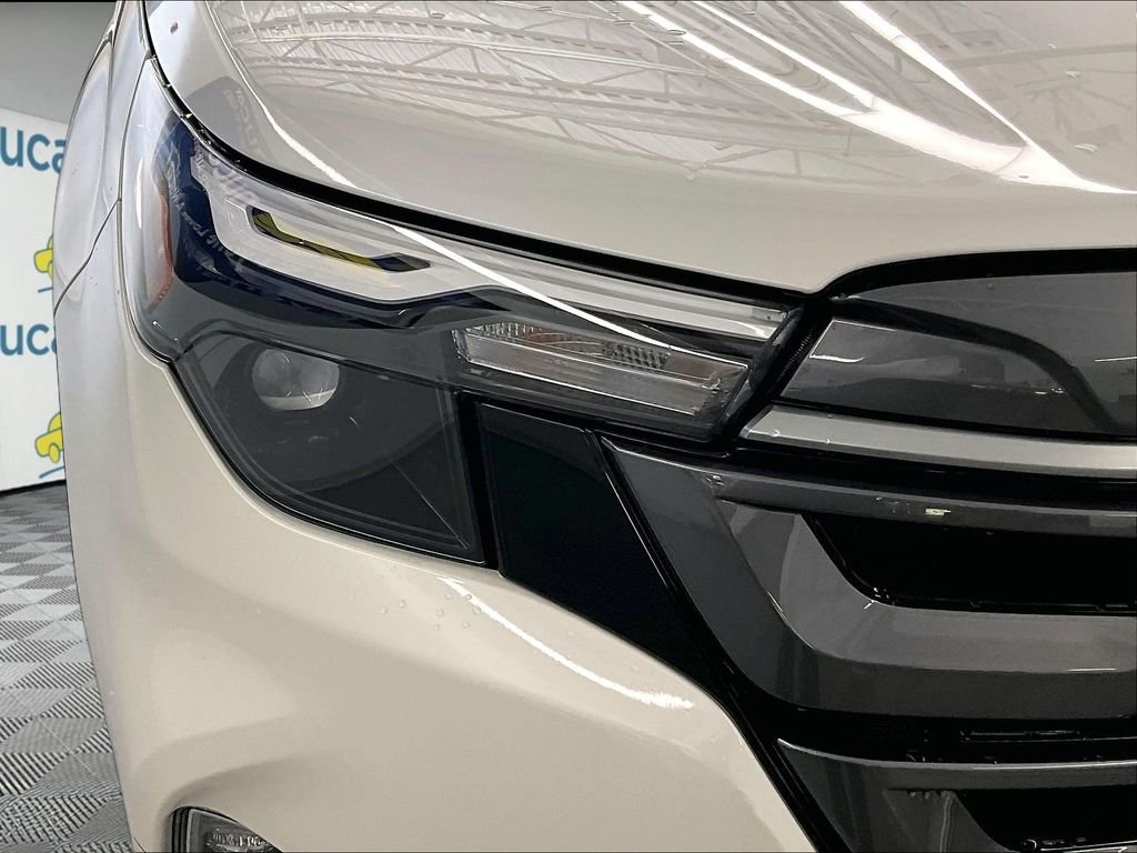 Used 2025 Crystal White Pearl Subaru Premium image 30