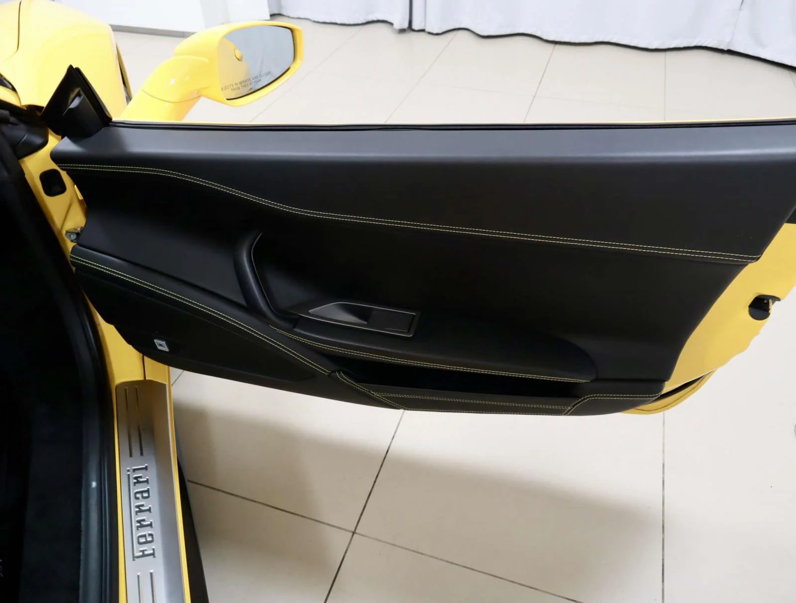 Used 2013 Giallo Modena Ferrari 2dr Conv image 14