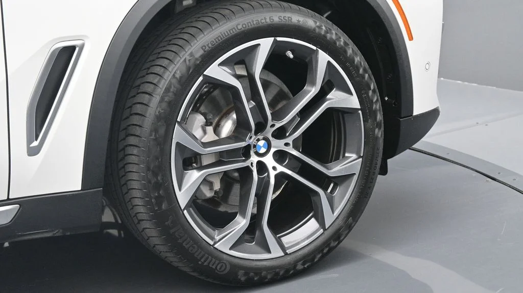 Certified Used 2023 Mineral White Metallic BMW xDrive40i image 6