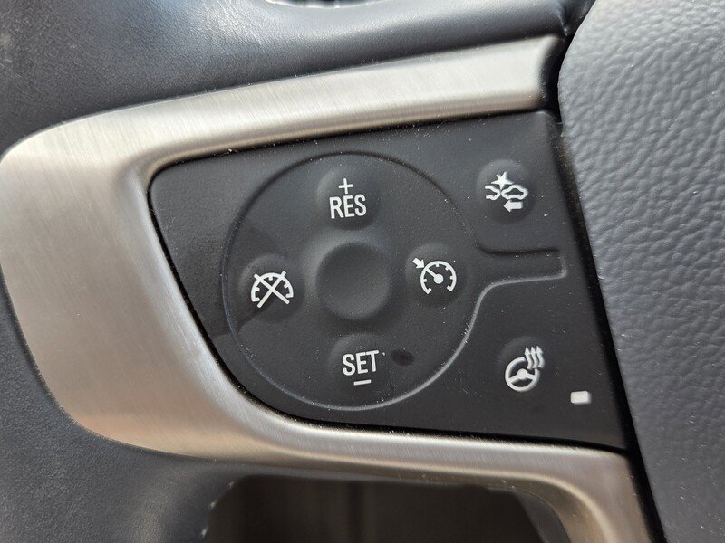 Used 2022 White Frost GMC AWD 4DR DENALI image 33