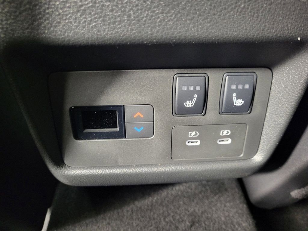 2025 Nissan Rogue Platinum - Photo 14