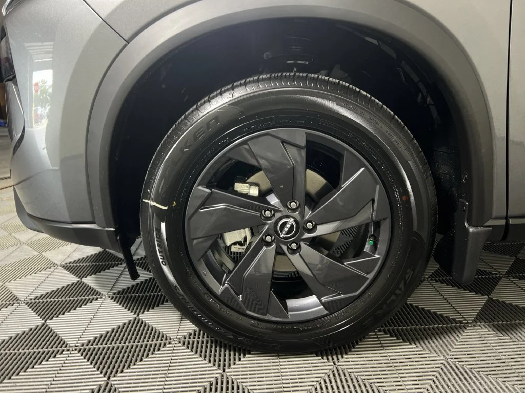 New 2027 Gray Nissan SV image 18