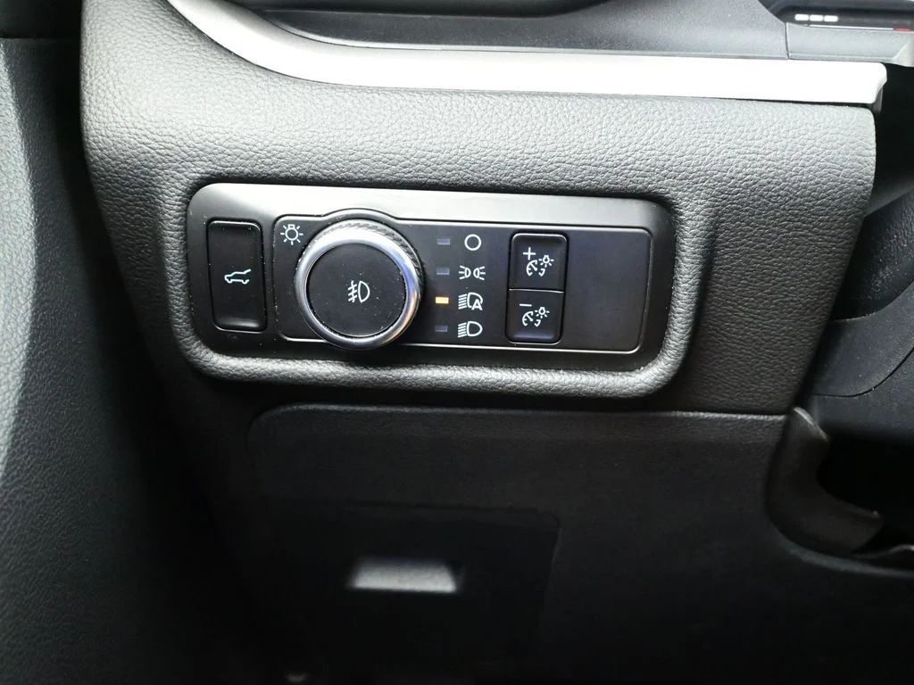 Certified Used 2023 Silver Metallic Ford XLT image 18