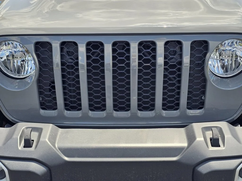 Used 2023 Sting-gray Clearc Jeep Sport image 3