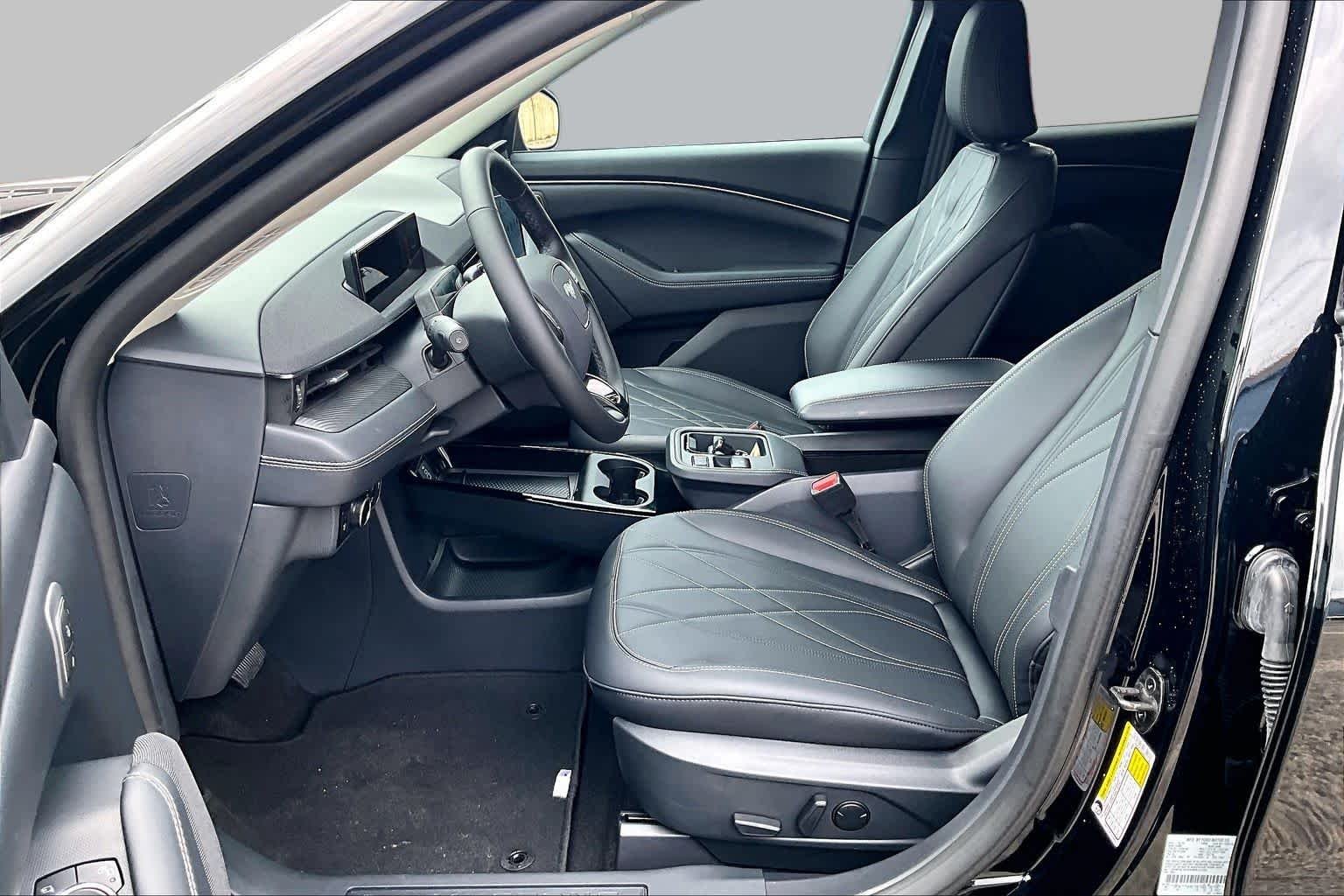 Used 2025 Shadow Black Ford Select image 9