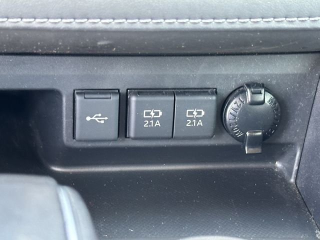 Used 2021  Toyota XLE image 21