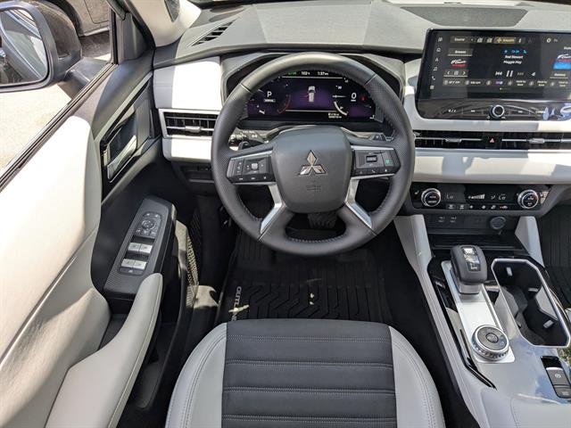 New 2025 Black Diamond Mitsubishi SE image 16