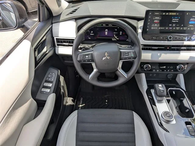 2025 Mitsubishi Outlander SE - Photo 16