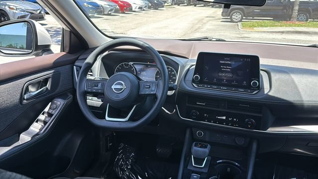 Used 2023 Pearl White Tricoat Nissan SV image 14