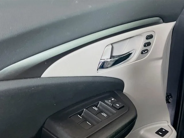 Used 2019  Honda EX-L image 18