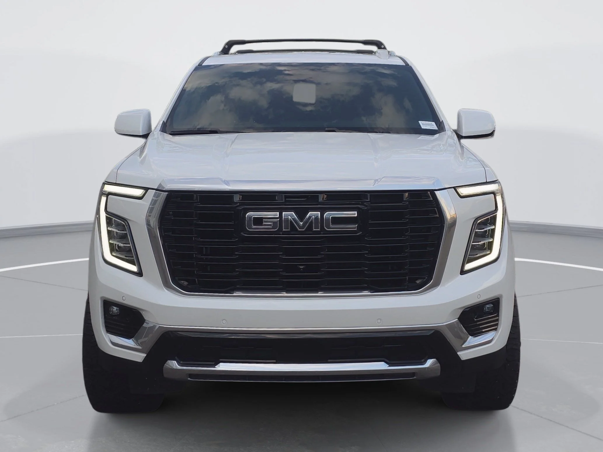 Used 2025 White Frost Tricoat GMC Denali image 8