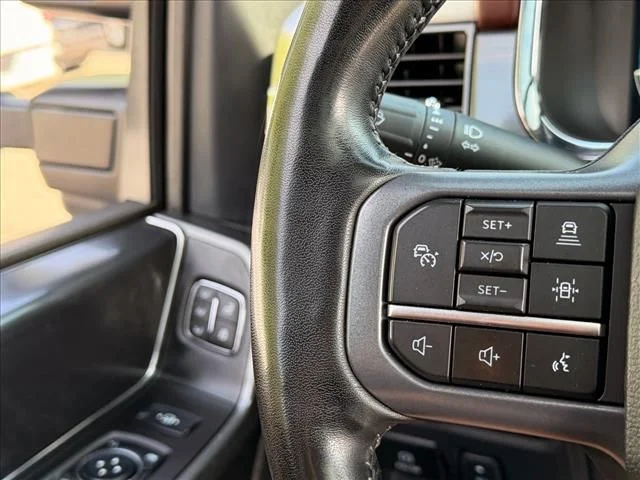 Used 2023  Ford Lariat image 18