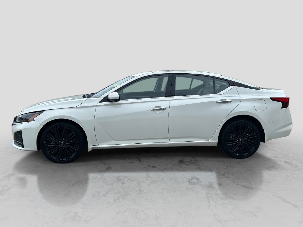 Used 2024 White Nissan 2.5 SL image 2