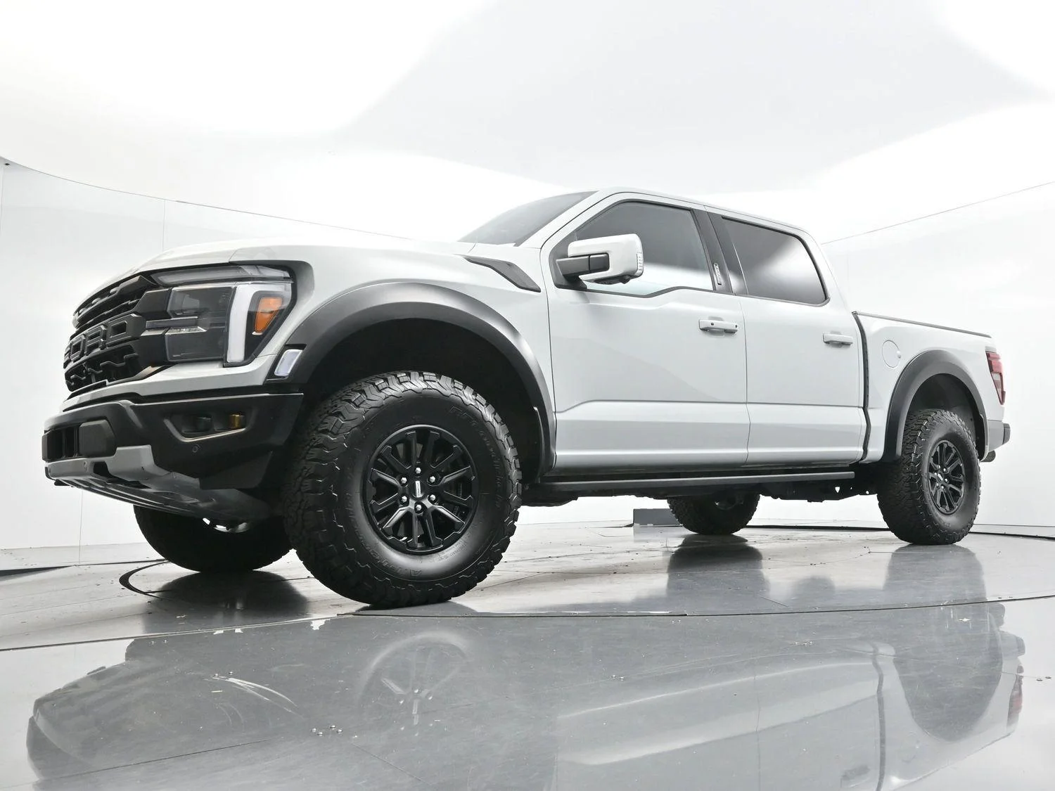 Used 2024 Avalanche Gray Ford Raptor image 53