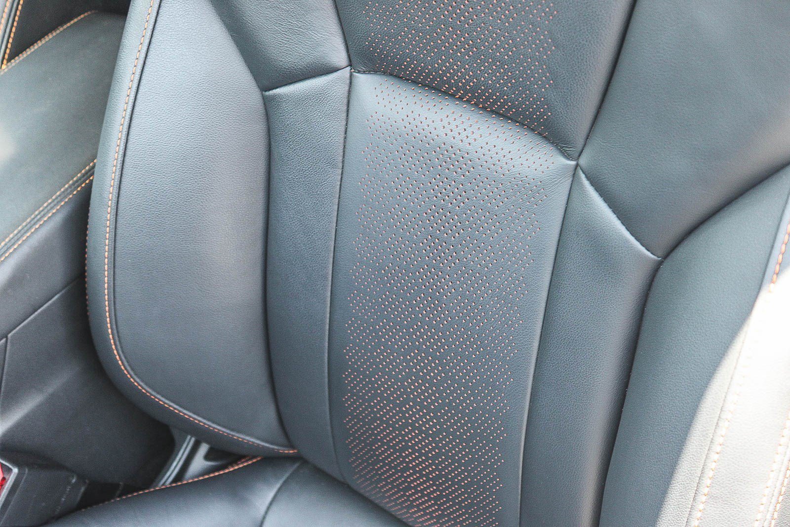 Used 2022 Ice Silver Metallic Subaru Limited image 23