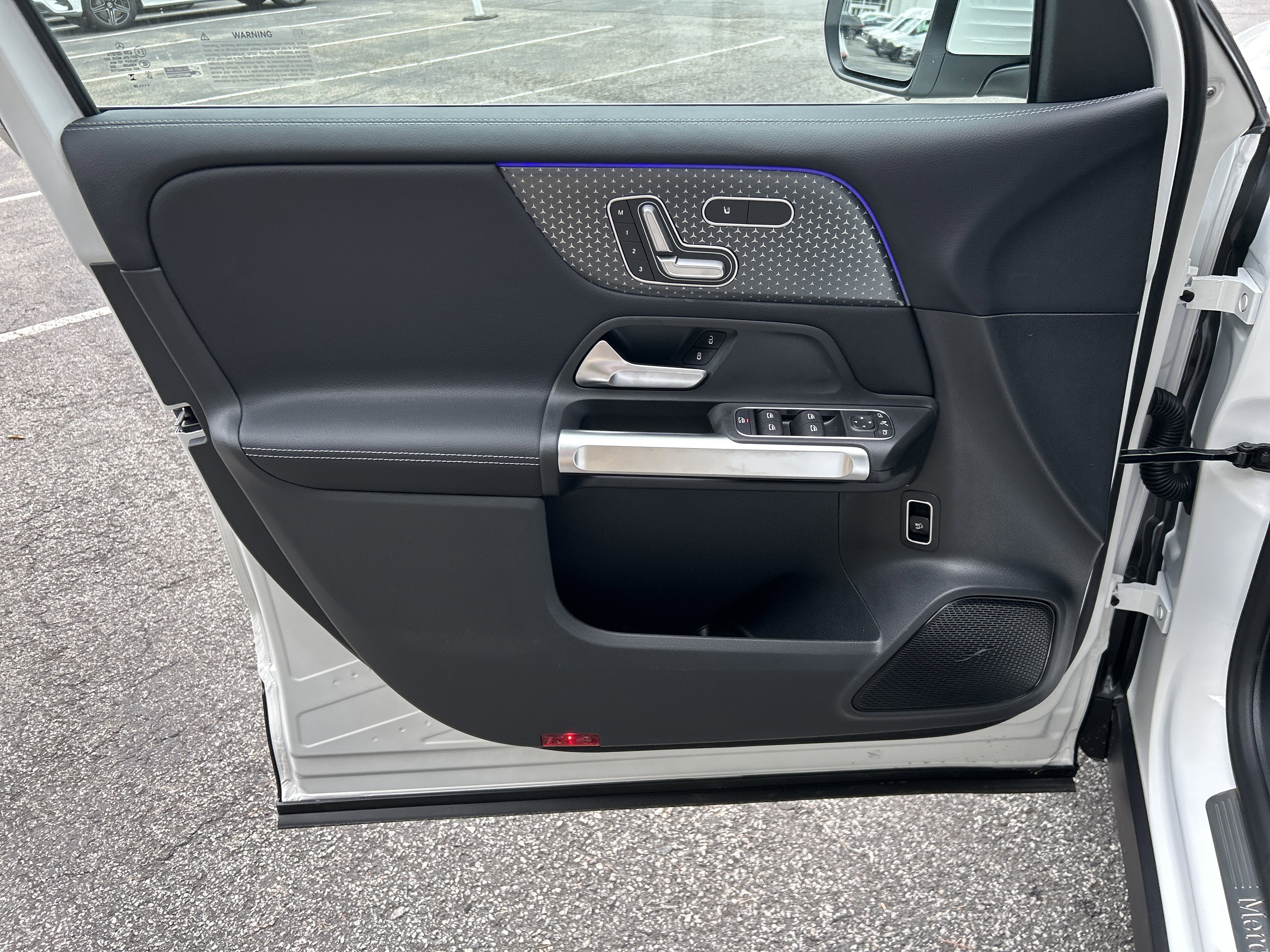 New 2026 Polar White Mercedes-Benz GLB 250 4MATIC® SUV image 25