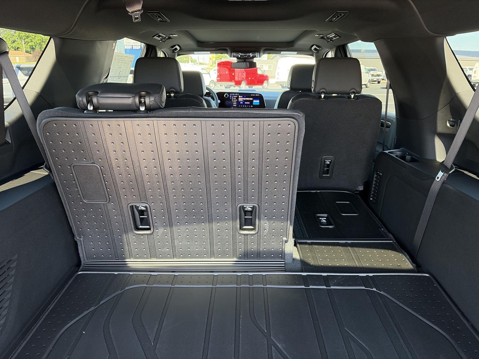 2026 Chevrolet Suburban RST - Photo 8