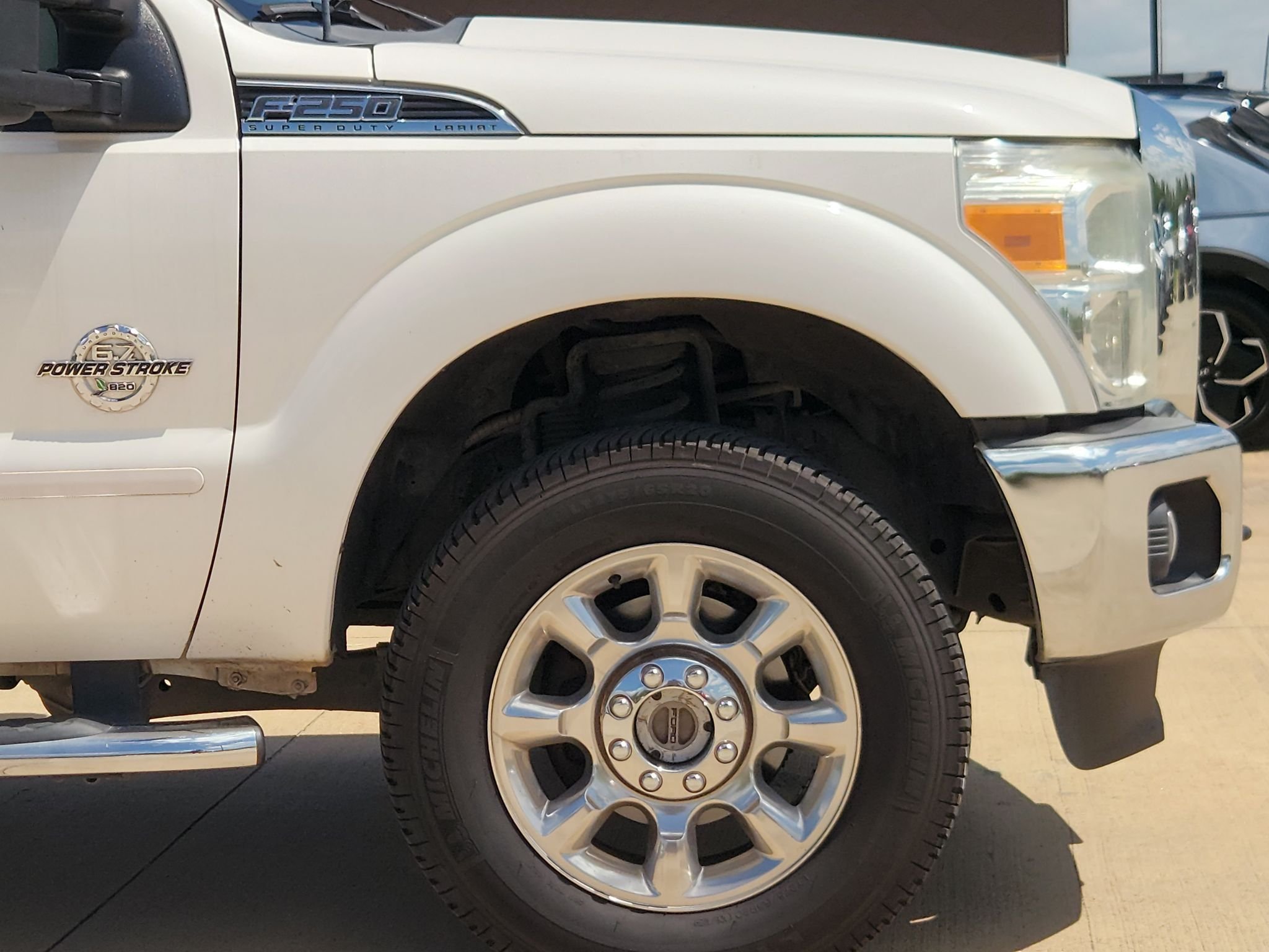 Used 2015 White Platinum Metallic Tri-Coat Ford Lariat image 9