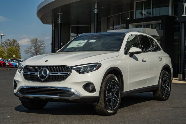New 2026 Polar White Mercedes-Benz GLC 300 image 3