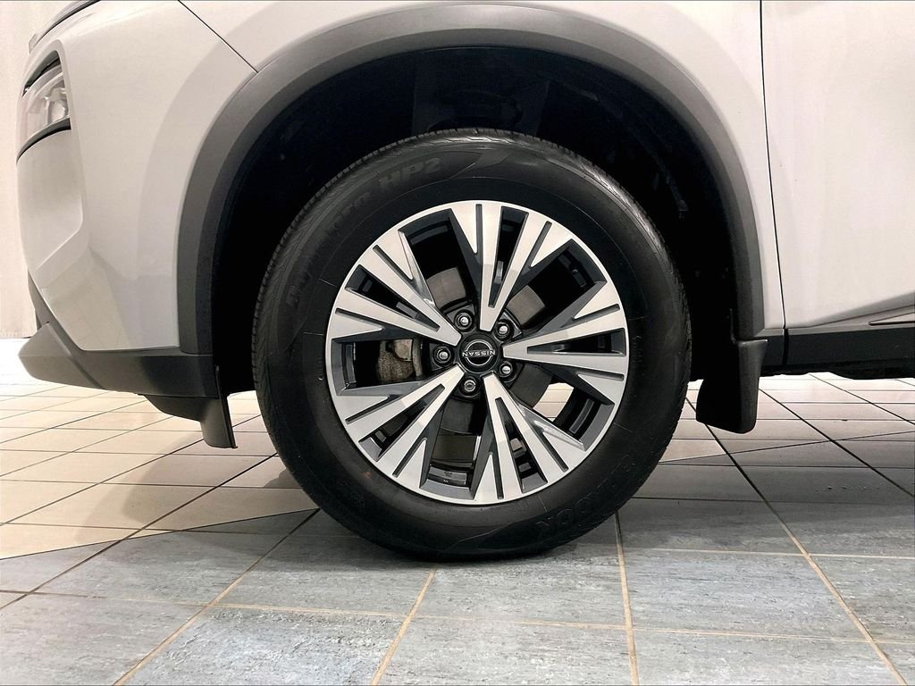 Used 2023 Silver Nissan SV image 7
