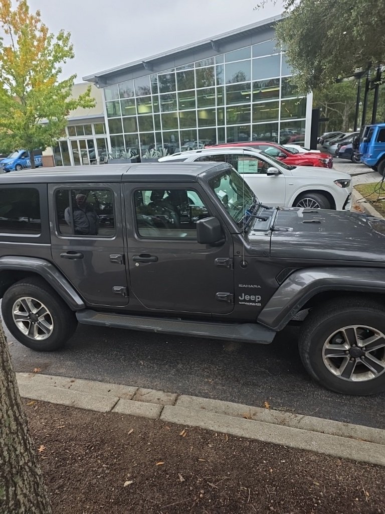 2018 Jeep Wrangler Unlimited Sahara photo 2