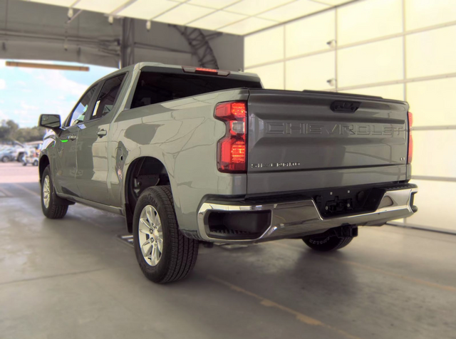 Used 2025 Gray Chevrolet LT image 4