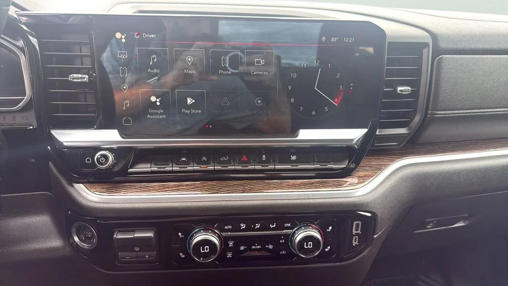 Used 2023 Summit White GMC Elevation image 9